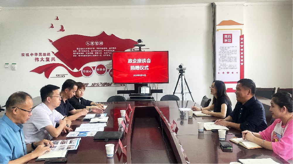 同創(chuàng)科技向庫爾勒市科技局捐贈LED智慧會議屏，助力科技發(fā)展